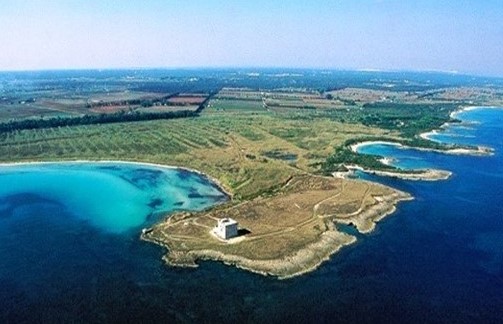 Cala Guaceto a 15 Km da Brindisi: tanta natura, ma anche tanta storia – [Gianfranco Perri + Teodoro Scarano]