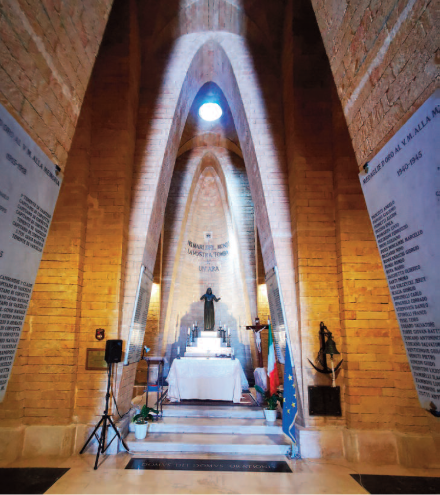 La cripta del Monumento al Marinaio di Brindisi: uno scrigno di memoria e di valori